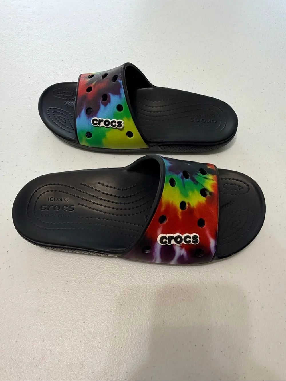 CROCS vibrant tie